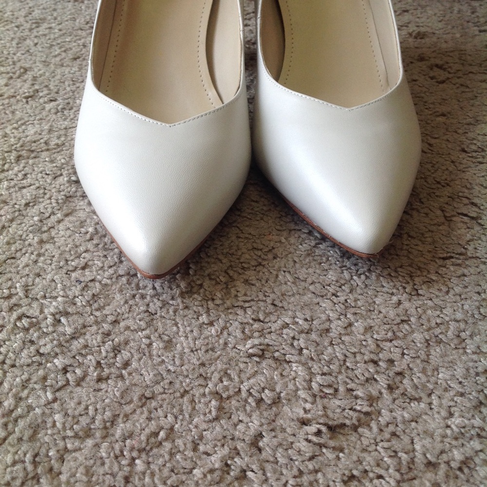 NEW Marc Fisher CAITLIN PUMP White Leather Pump 9M - Picture 13 of 14